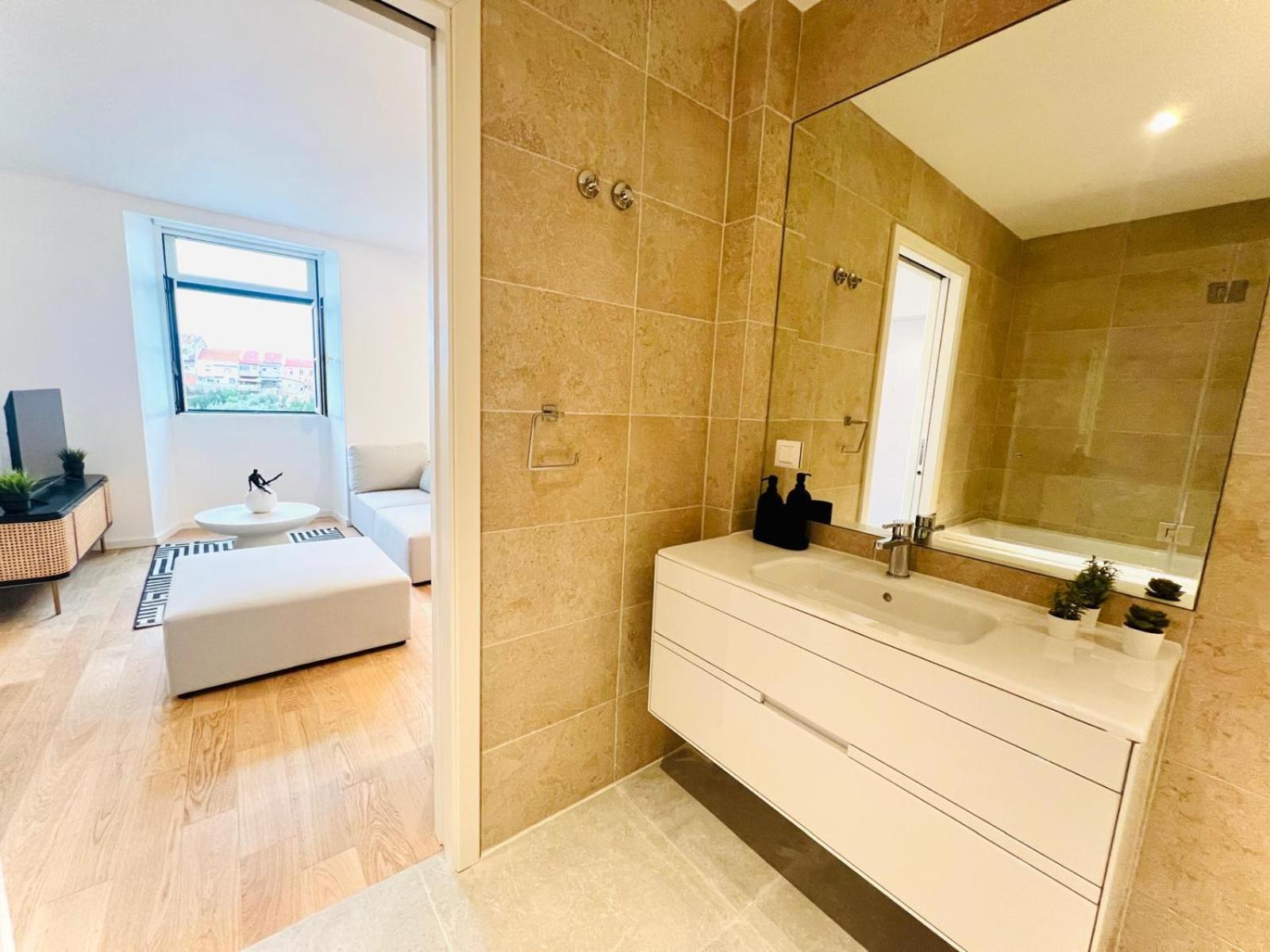 Lisbon Pink House II Beautiful 2 Bedroom Flat In City Center Exterior foto